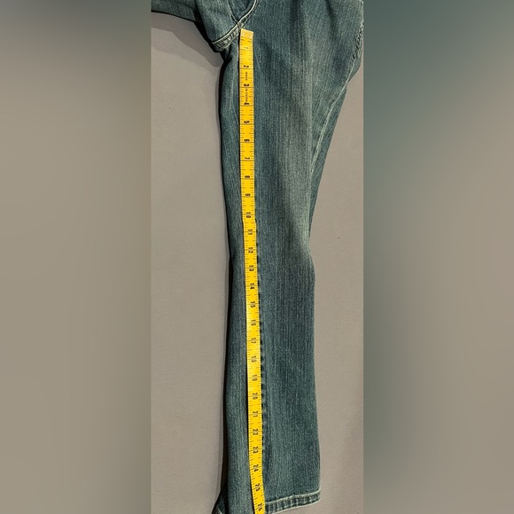 Tommy Hilfiger Classic Denim Jeans w/ Double Button Back Pockets, Size 4 - Picture 7 of 10